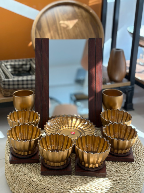 هفت سین چوبی رنگ طلایی قهوه ای